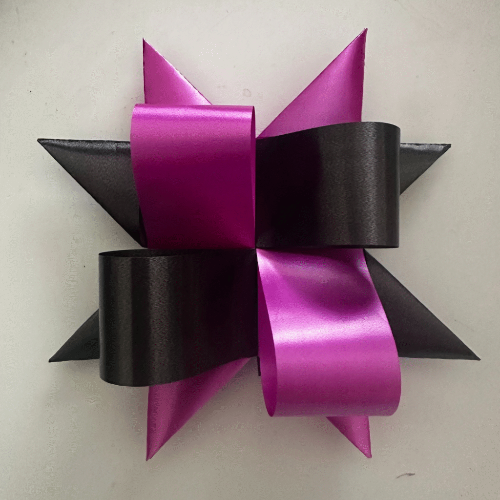 A colourful 8-pointed woven star showing the tucked finish that adds a 3D effect, from the Damper & Fetū weaving guide.