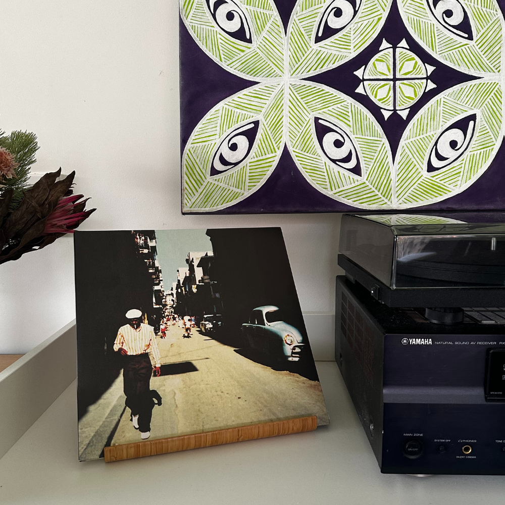 A close-up of our record player spinning Buena Vista Social Club, one of Mark’s favourite albums — a nostalgic touch in our calm corner that fills the space with soulful Cuban rhythms and creative energy. 🎵✨