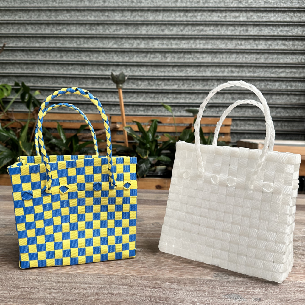 Learn to weave a checkered woven bag with Maryann Talia Pau at Carys Martin Studio Cleveland.